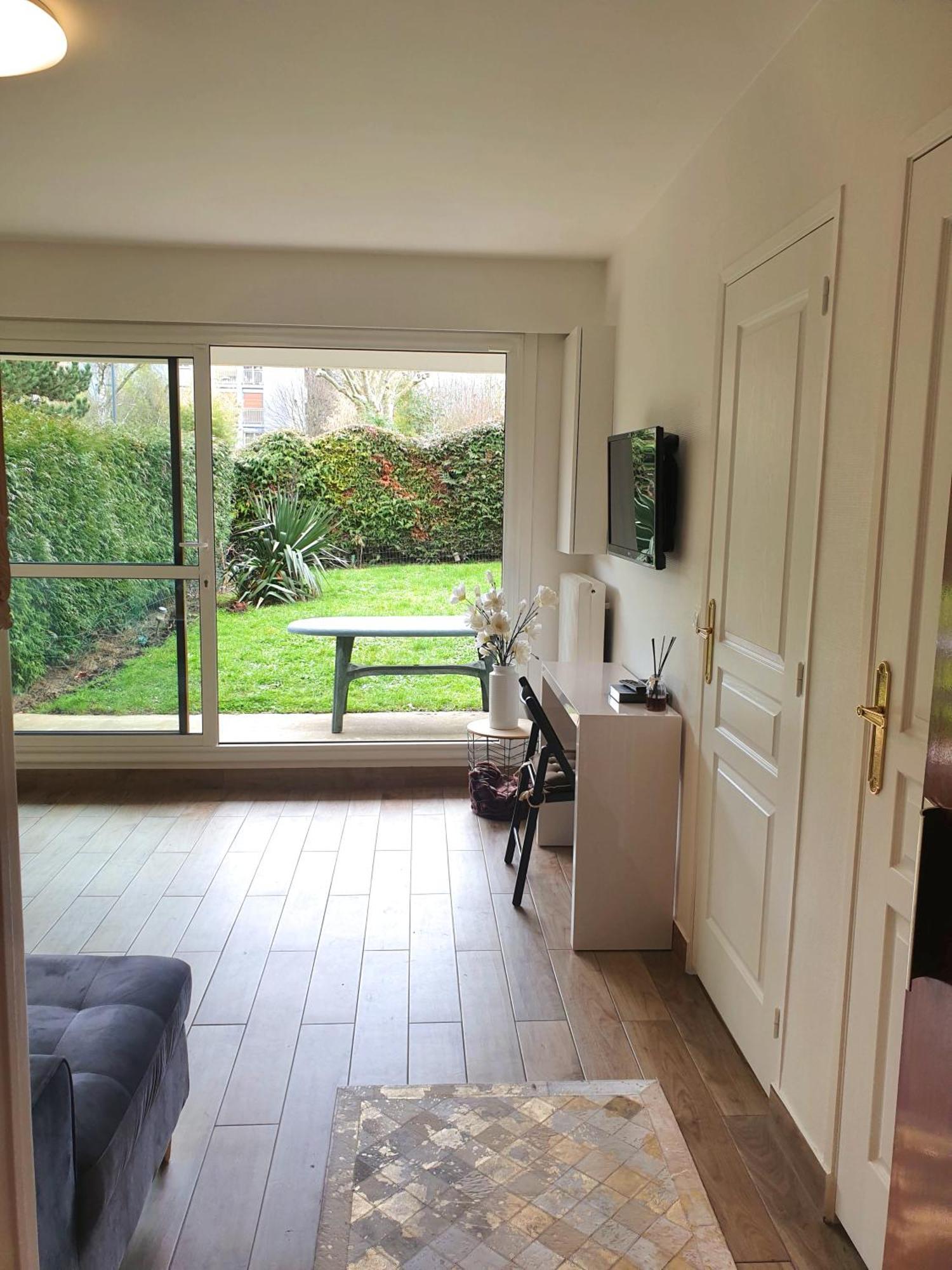 Appartement Avec Jardin Prive - 2 A 4 Voyageur Chaville Esterno foto