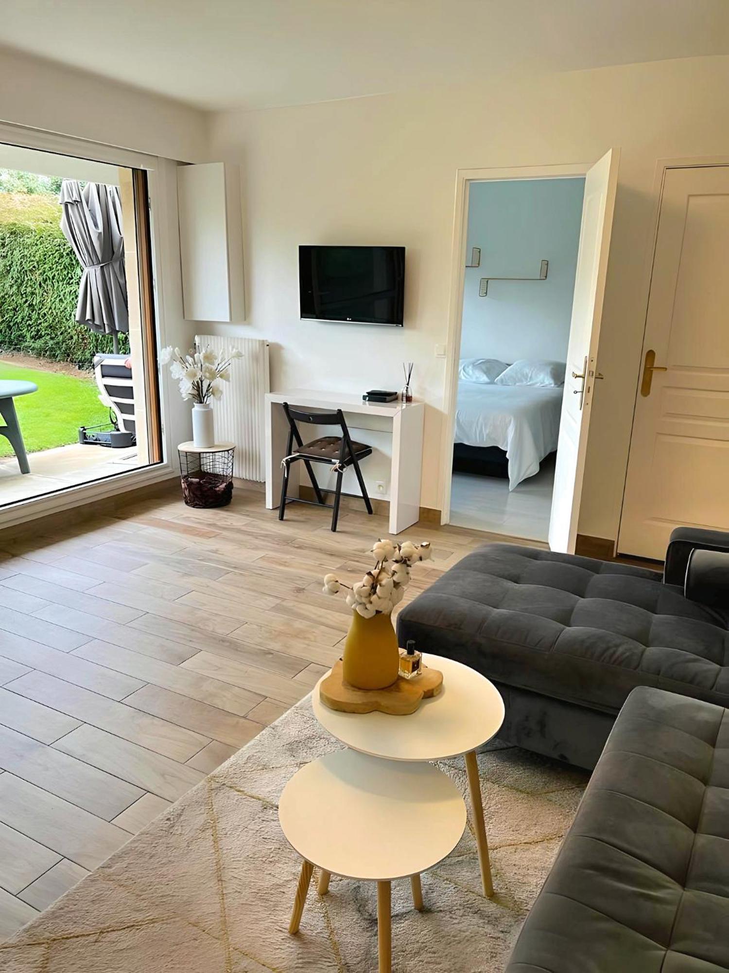 Appartement Avec Jardin Prive - 2 A 4 Voyageur Chaville Esterno foto