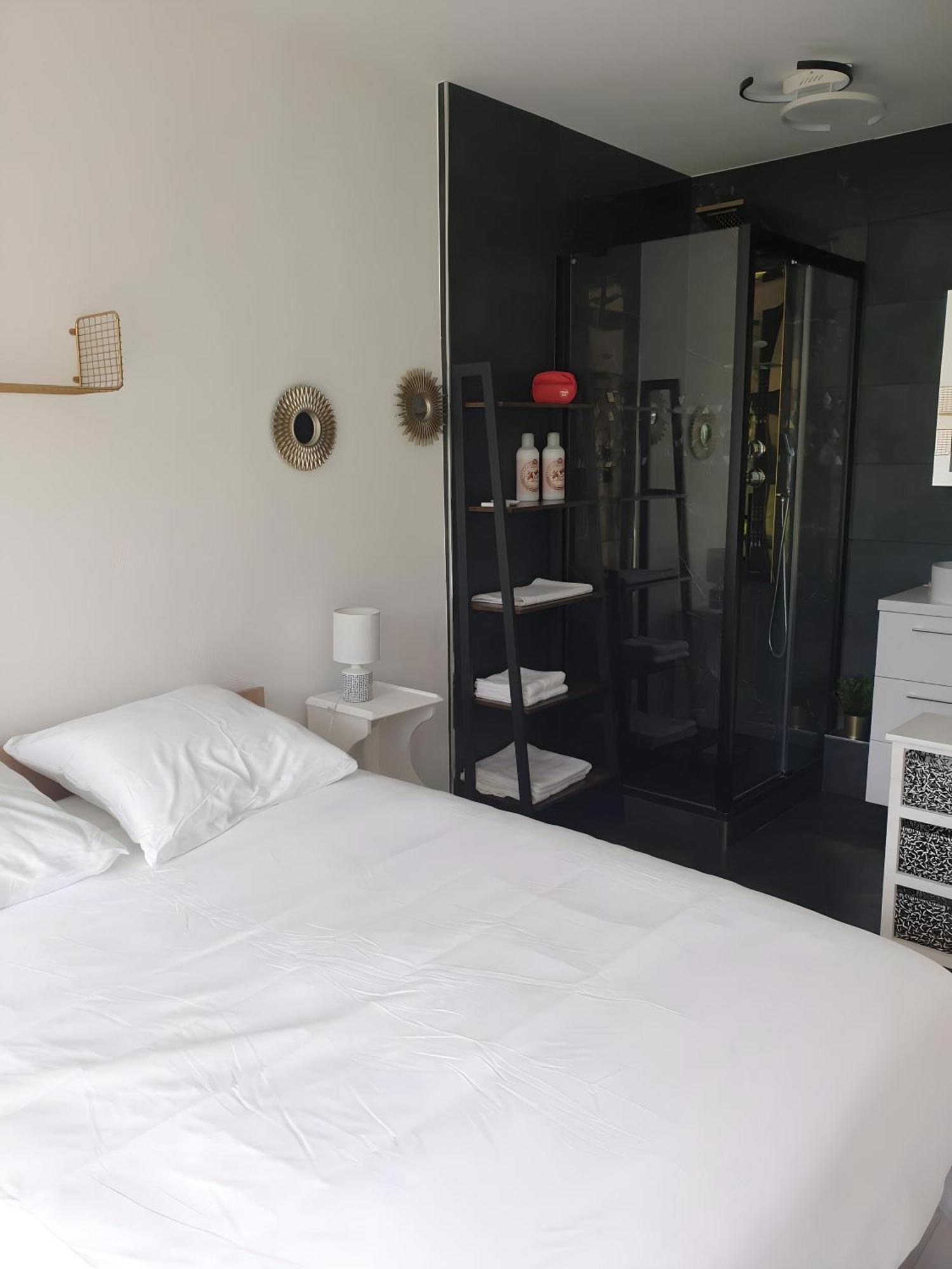 Appartement Avec Jardin Prive - 2 A 4 Voyageur Chaville Esterno foto
